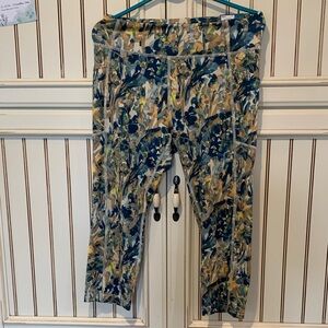 tek gear Multicolor Floral-Abstract Cropped Leggings With Top